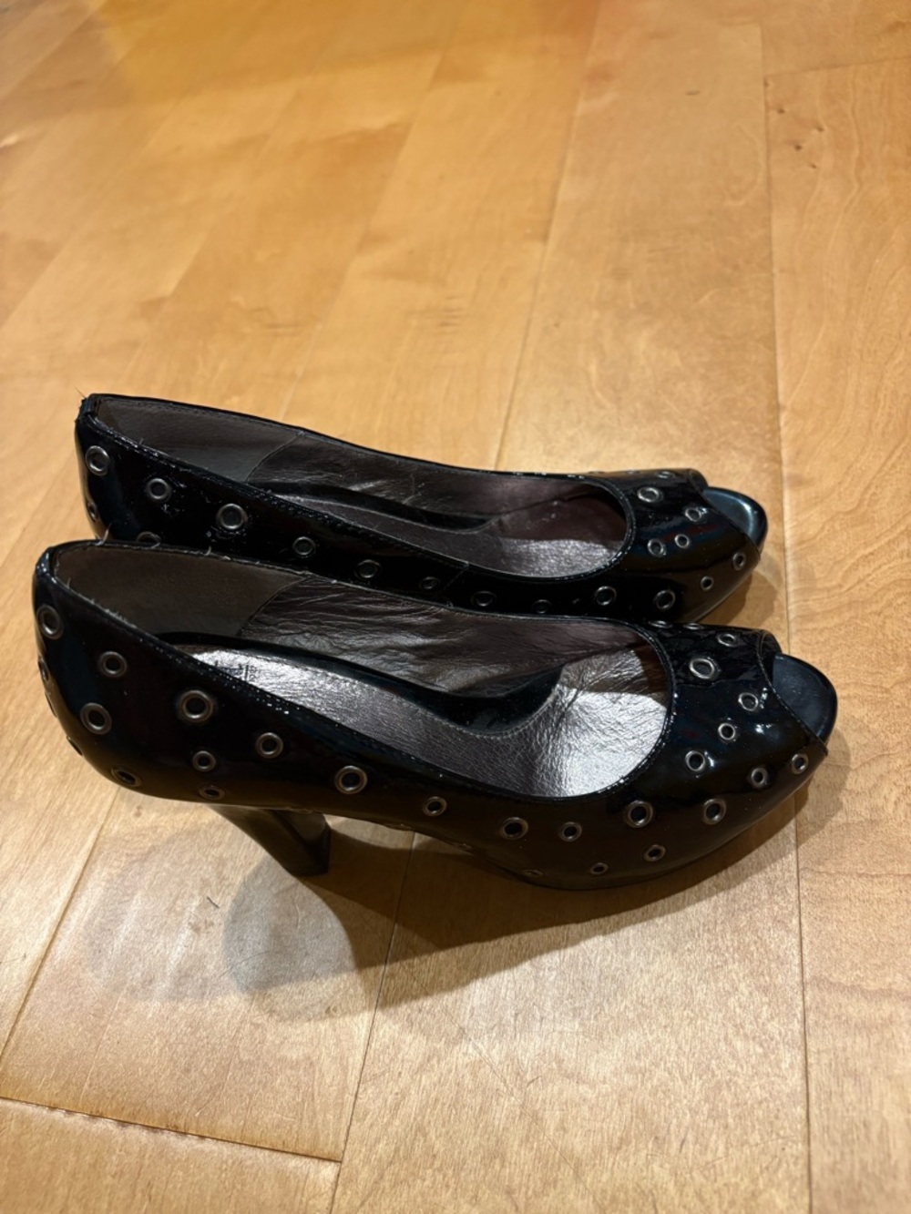 Sofft peep toe heel patent leather pumps shoes grommets sz 9 whimsigoth grunge